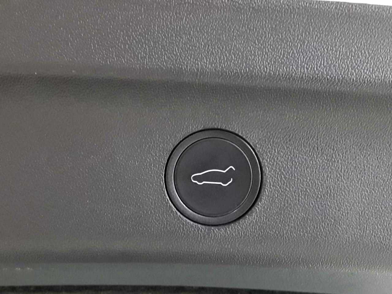 Tesla Model Y Long Range Dual Motor AWD 19