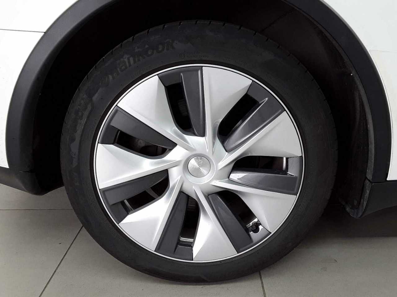 Tesla Model Y Long Range Dual Motor AWD 20