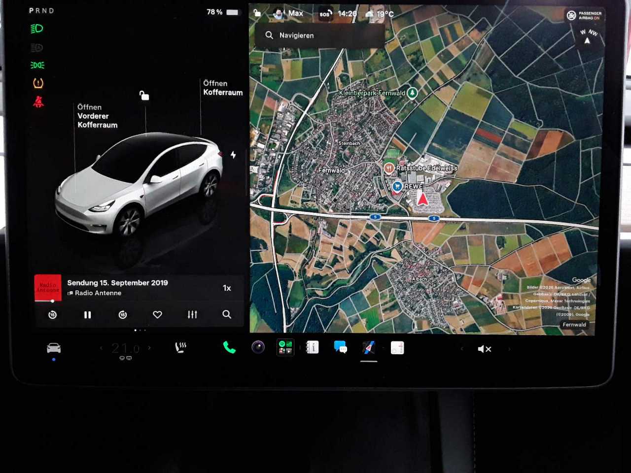 Tesla Model Y Long Range Dual Motor AWD 12