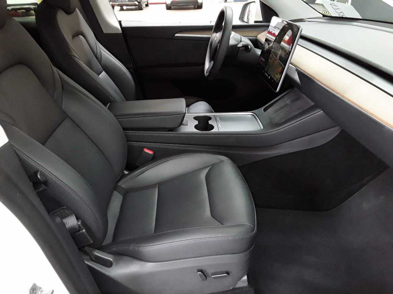 Tesla Model Y Long Range Dual Motor AWD 8