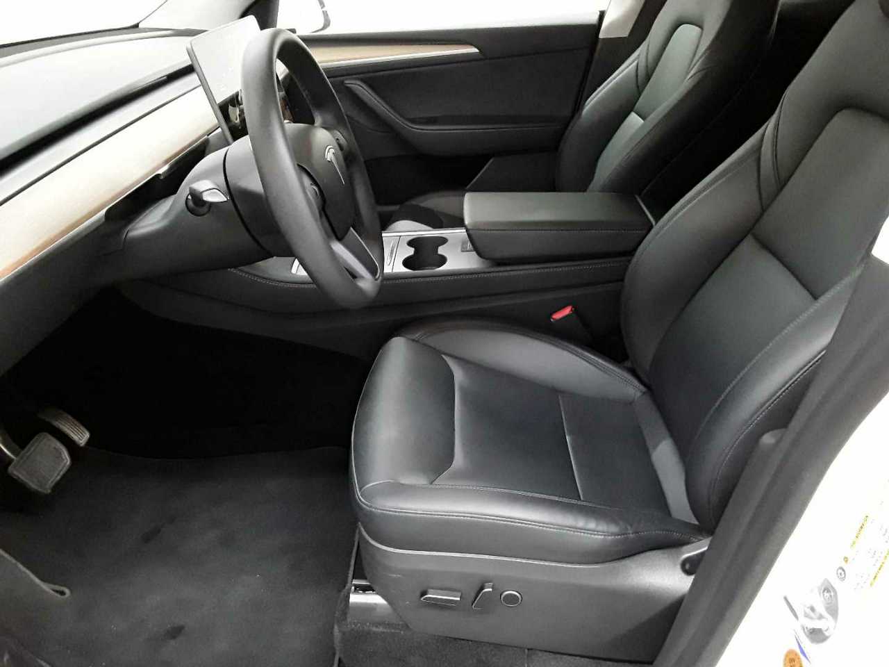 Tesla Model Y Long Range Dual Motor AWD 7