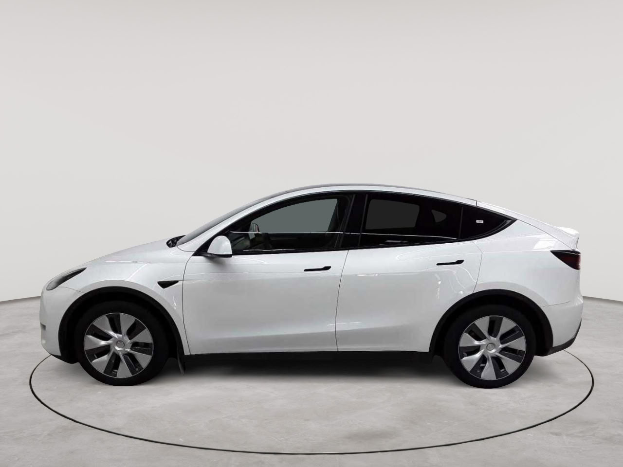 Tesla Model Y Long Range Dual Motor AWD 6