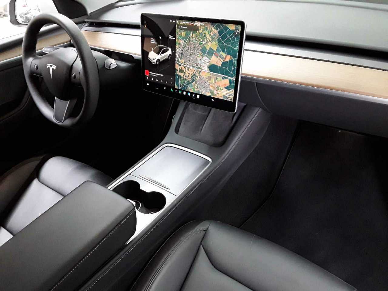 Tesla Model Y Long Range Dual Motor AWD 9