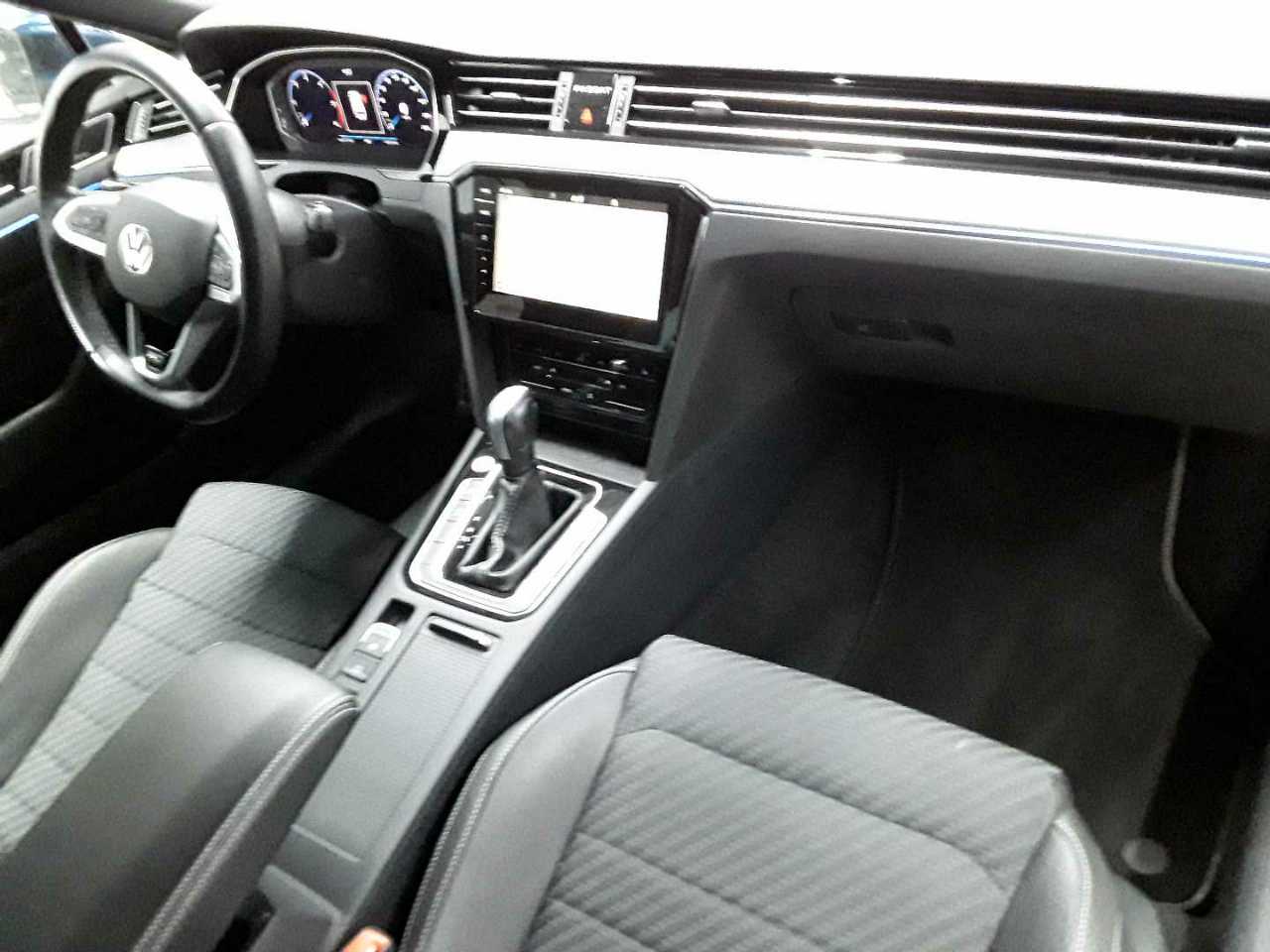 Volkswagen Passat Variant 2.0 TDI SCR DSG Business 9