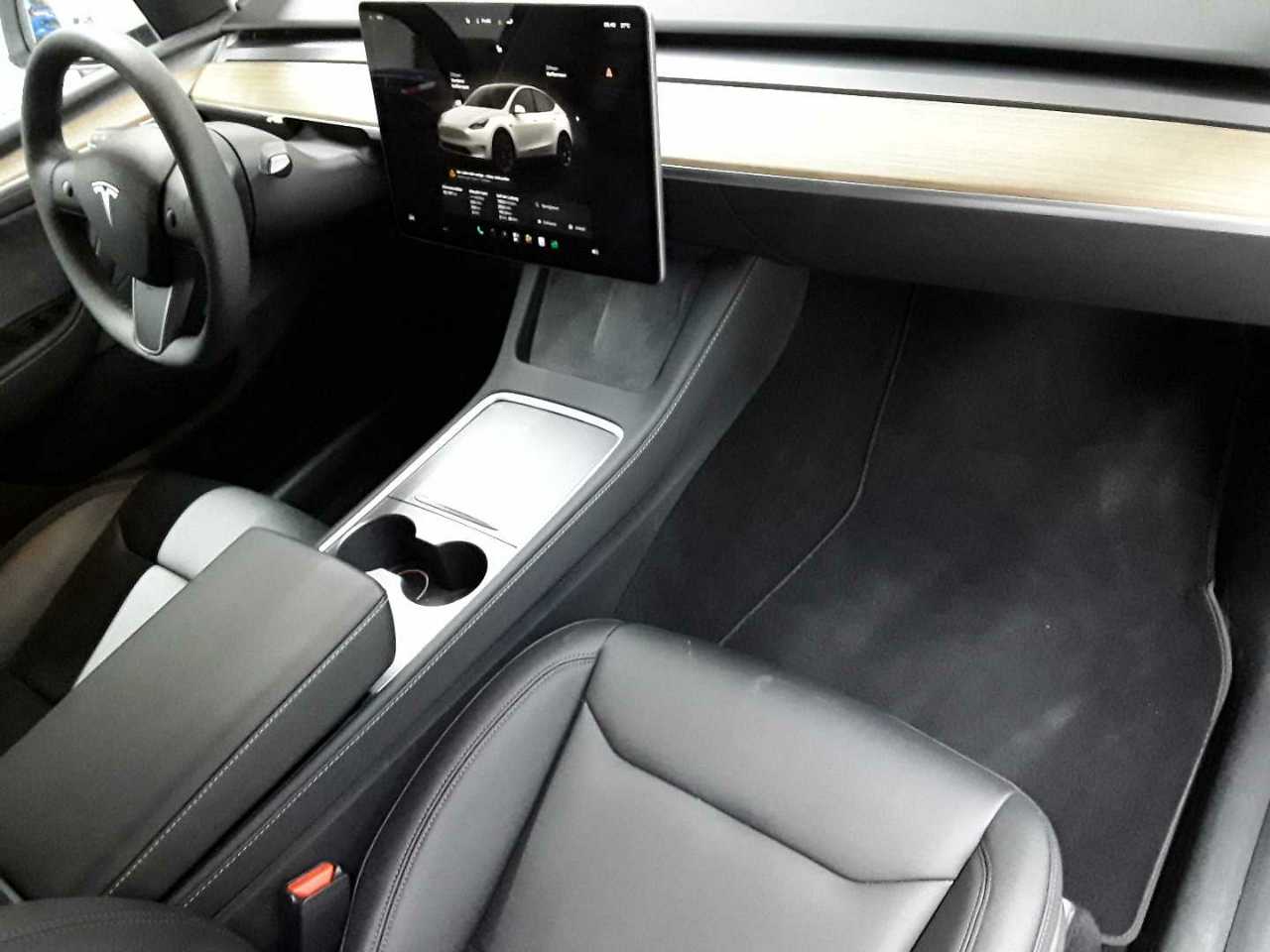 Tesla Model Y Long Range Dual Motor AWD 9