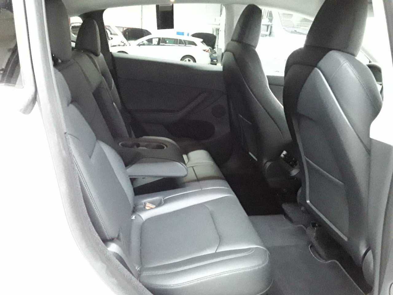 Tesla Model Y Long Range Dual Motor AWD 14