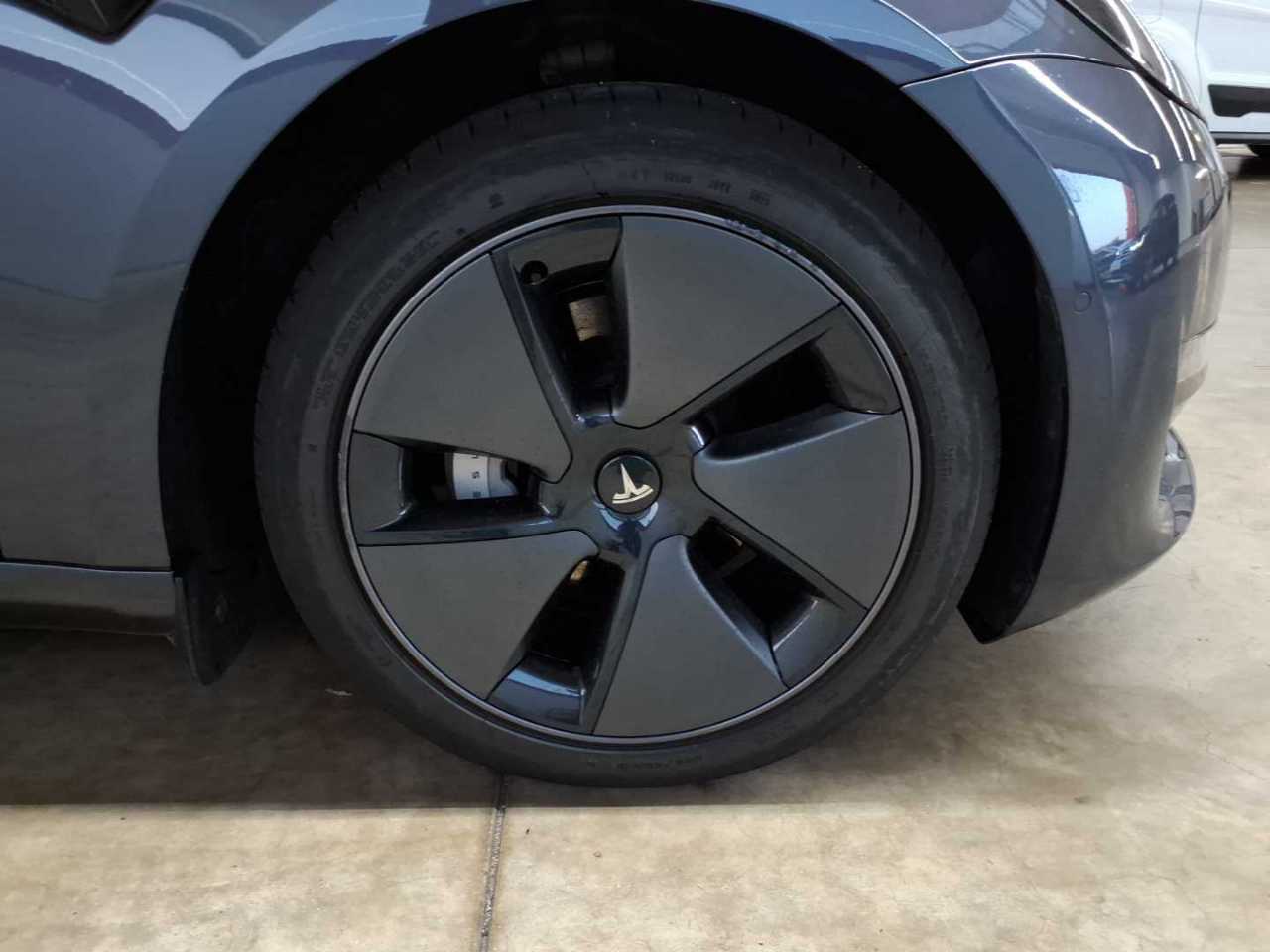 Tesla Model 3 Langstreckenbatt. Allradantrieb Dual Motor 17