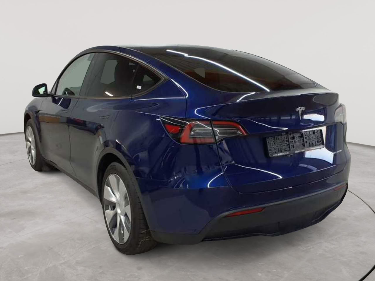 Tesla Model Y Long Range Dual Motor AWD 5