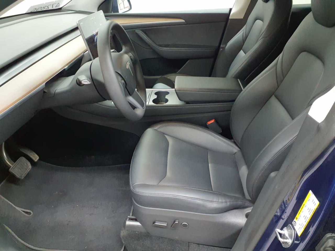 Tesla Model Y Long Range Dual Motor AWD 8