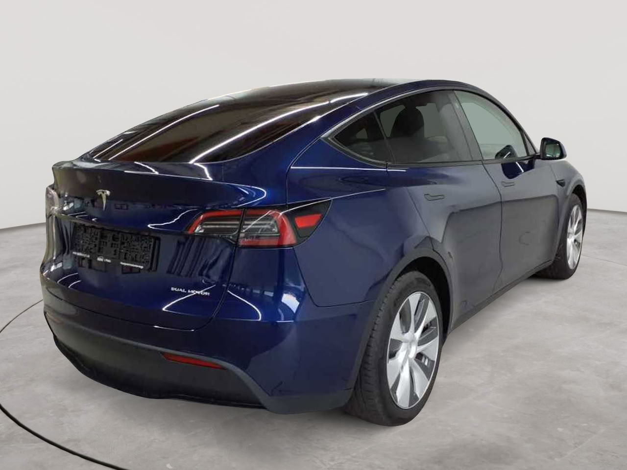 Tesla Model Y Long Range Dual Motor AWD 4
