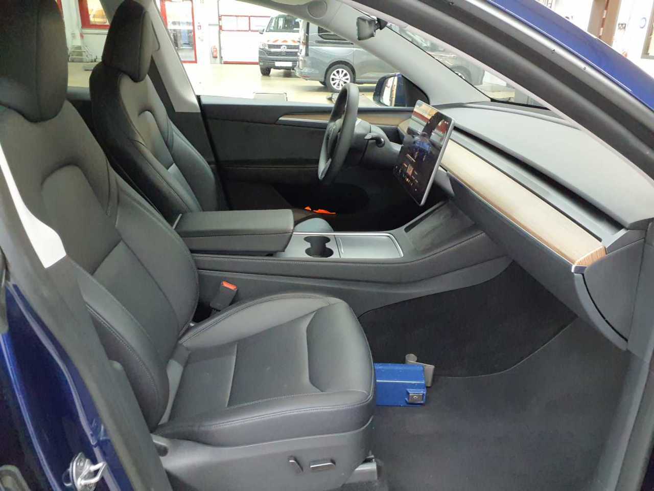 Tesla Model Y Long Range Dual Motor AWD 7