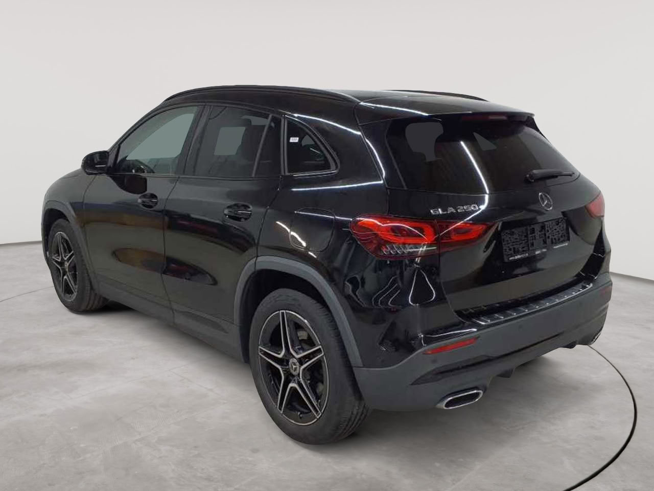 Mercedes-Benz GLA 250 e 8G-DCT AMG Line 5