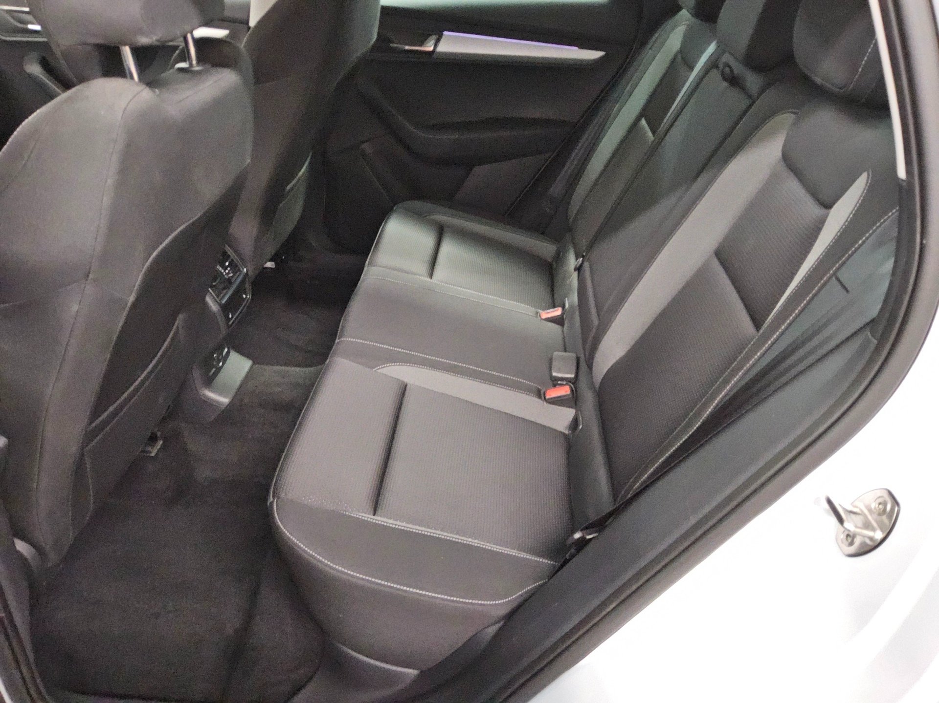 Skoda Karoq 2.0 TDI 4x4 Tour Navi LED vc Tempomat Shz 13