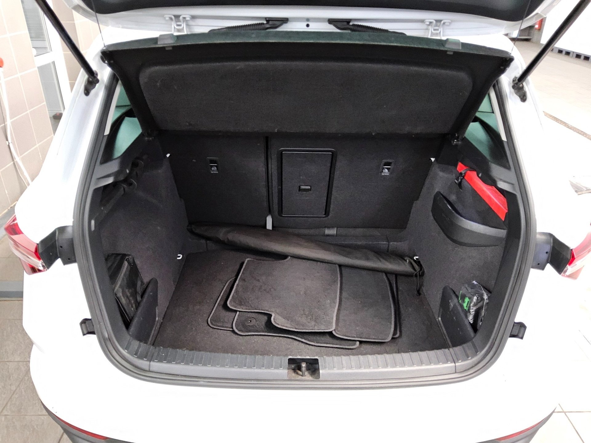 Skoda Karoq 2.0 TDI 4x4 Tour Navi LED vc Tempomat Shz 12