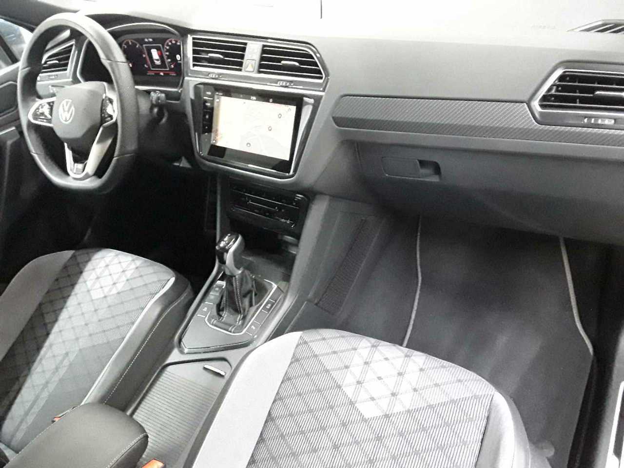 Volkswagen Tiguan 2.0 TDI SCR DSG R-Line 9