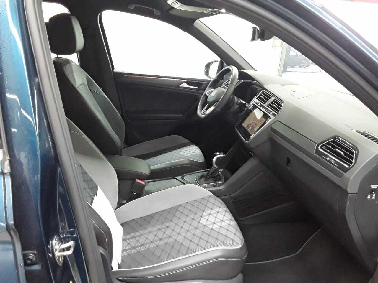 Volkswagen Tiguan 2.0 TDI SCR DSG R-Line 8