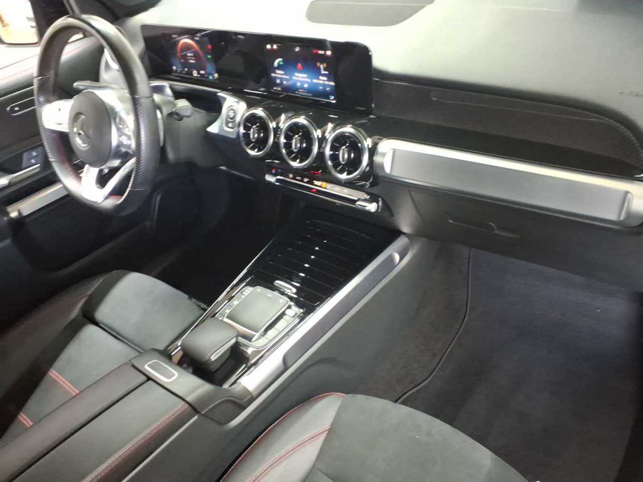 Mercedes-Benz GLB 200 7G-DCT AMG Line 9