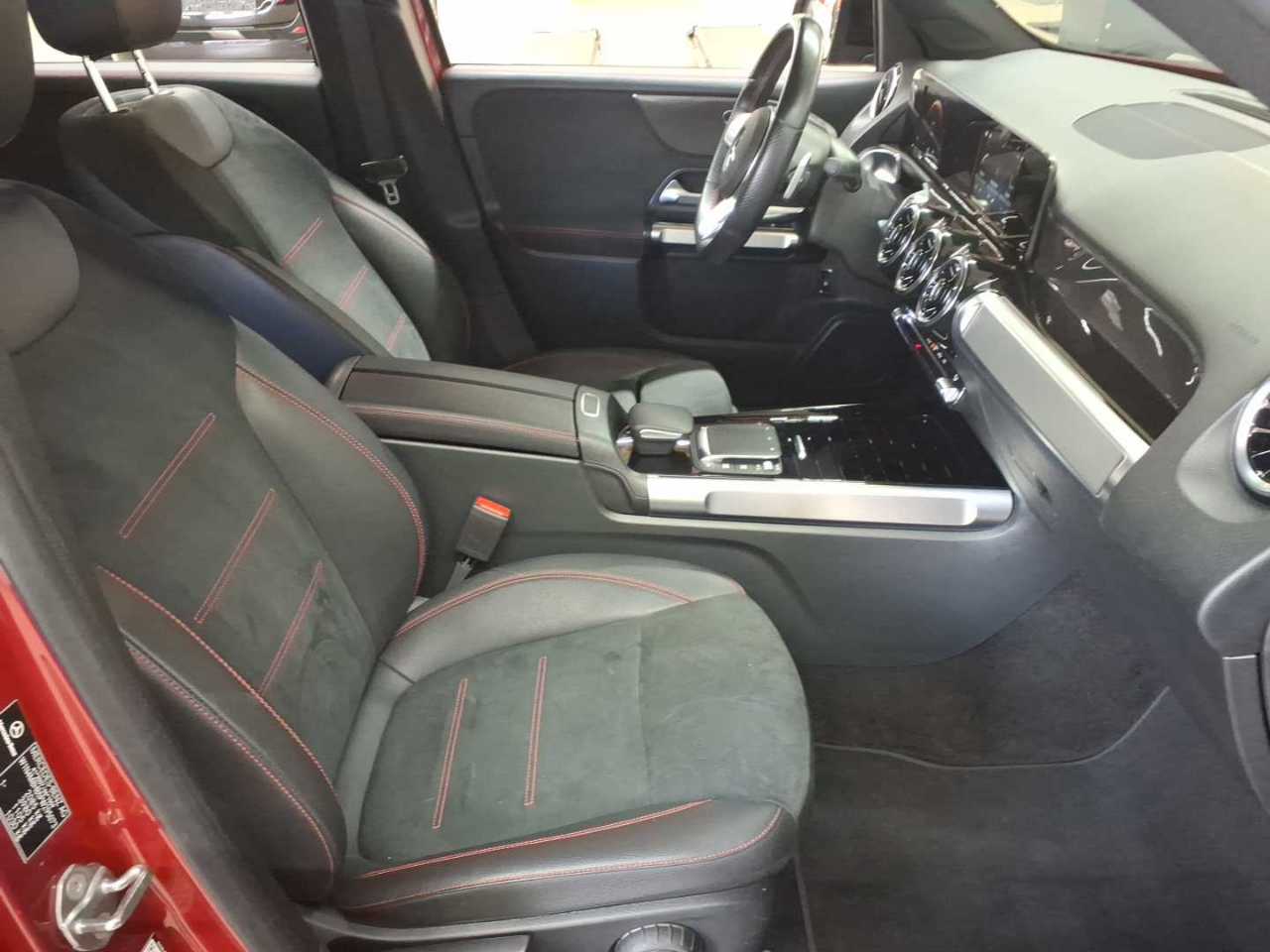 Mercedes-Benz GLB 200 7G-DCT AMG Line 8