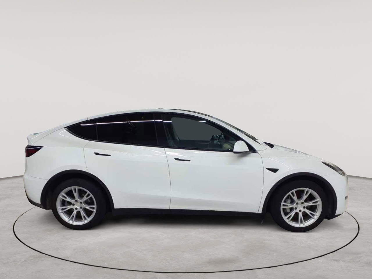 Tesla Model Y Long Range Dual Motor AWD 3