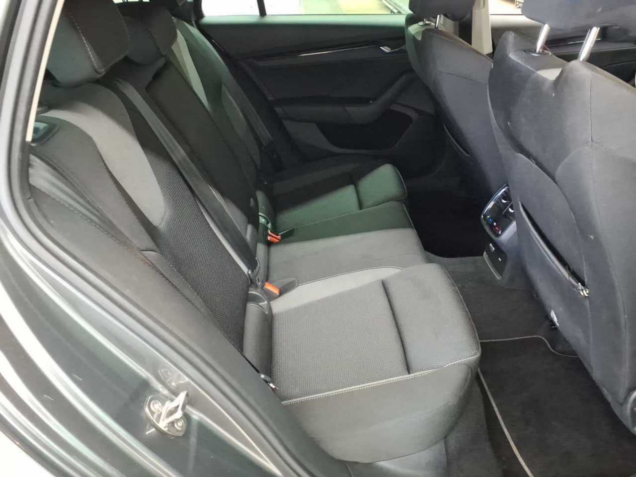 Skoda Octavia Combi 2.0 TDI DSG Tour 14