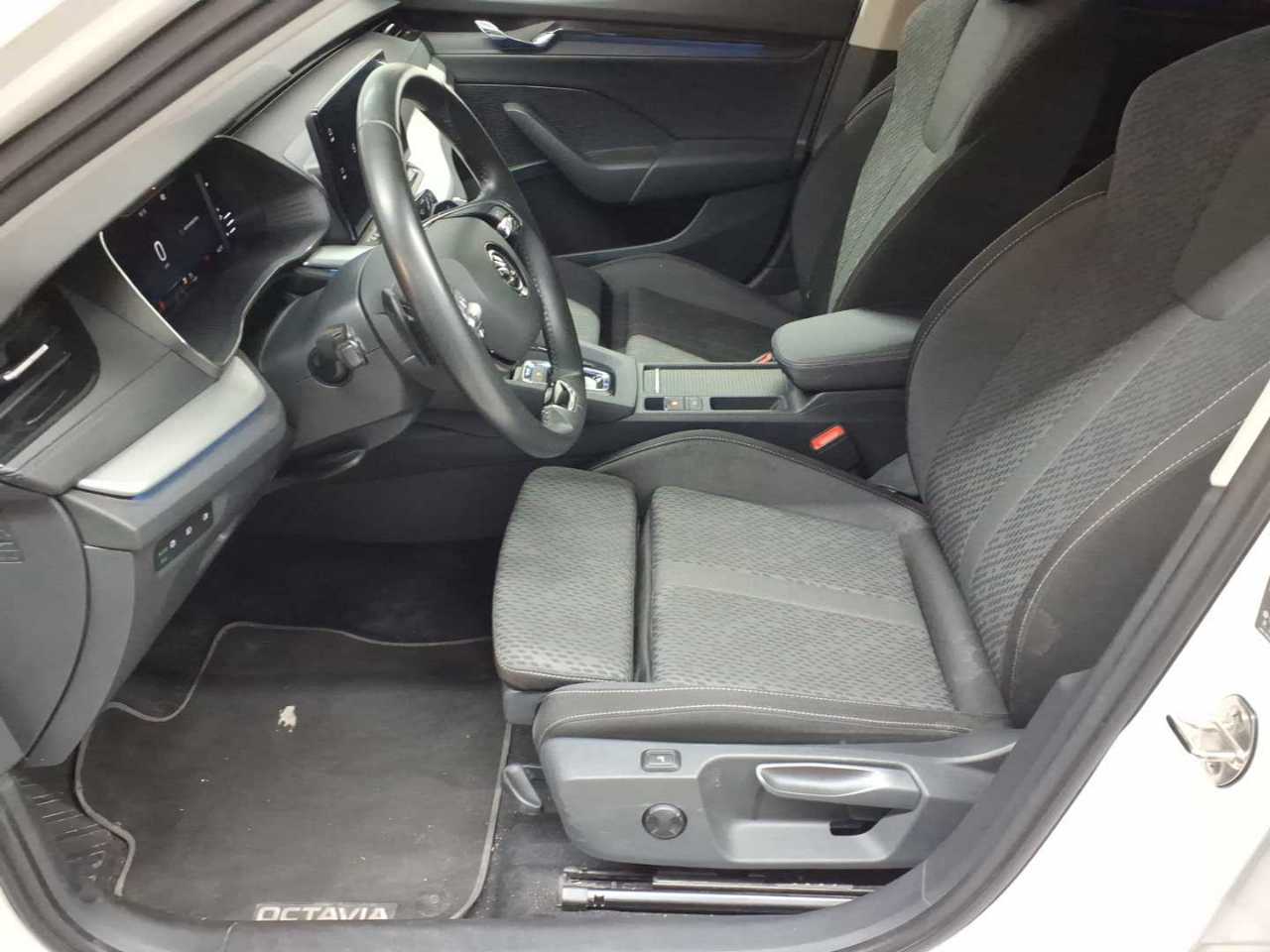 Skoda Octavia Combi 2.0 TDI DSG 4x4 Clever 7