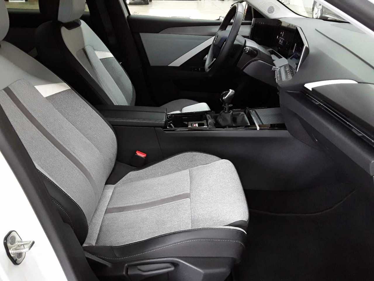 Opel Astra 1.2 Turbo Elegance 8