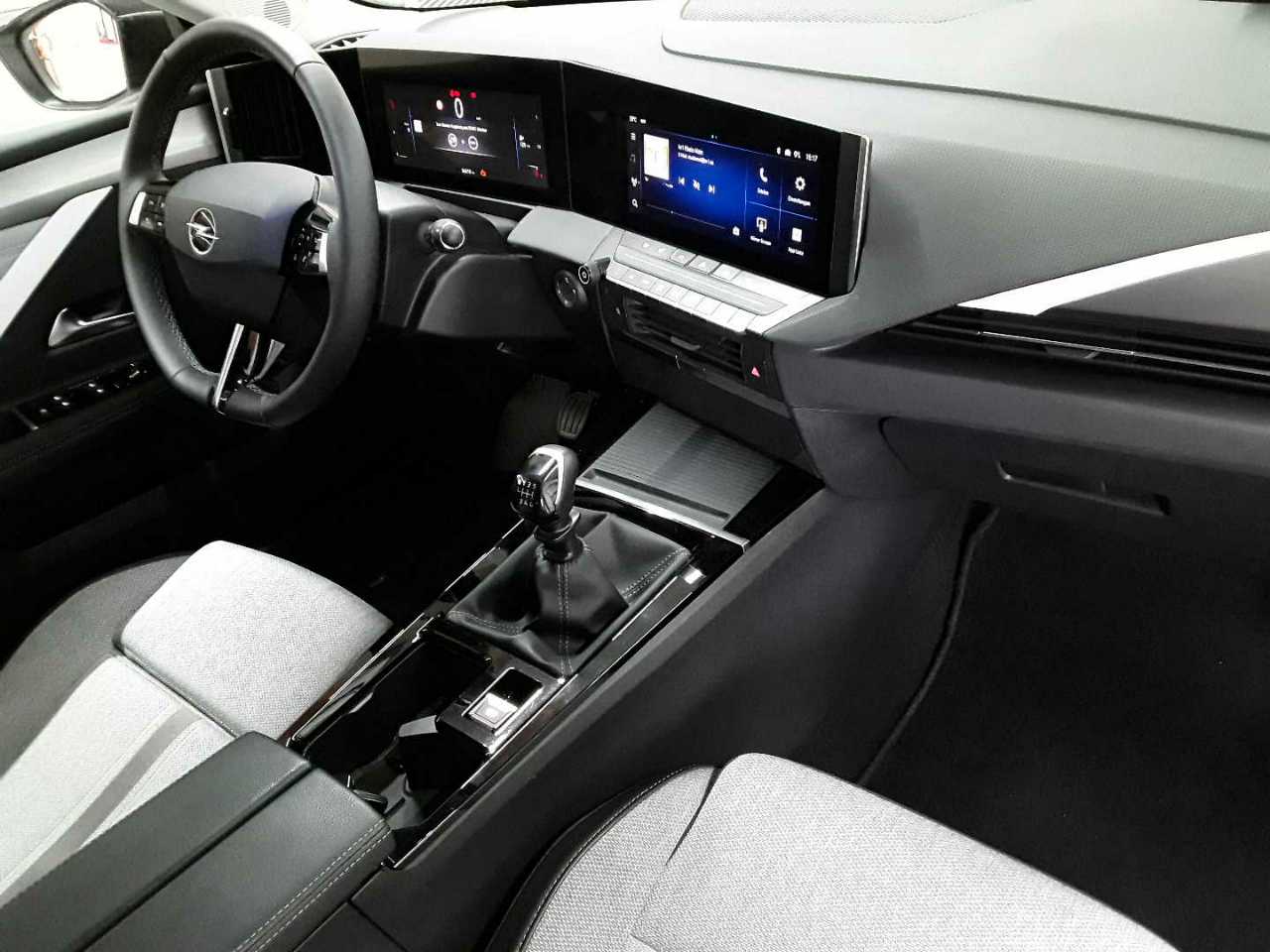Opel Astra 1.2 Turbo Elegance 9