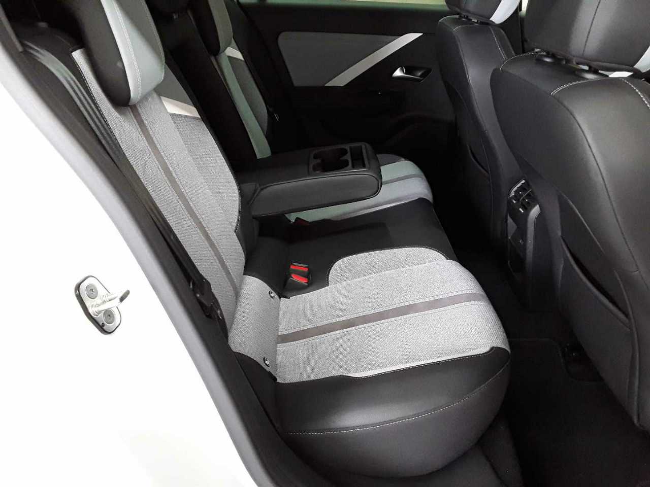 Opel Astra 1.2 Turbo Elegance 14