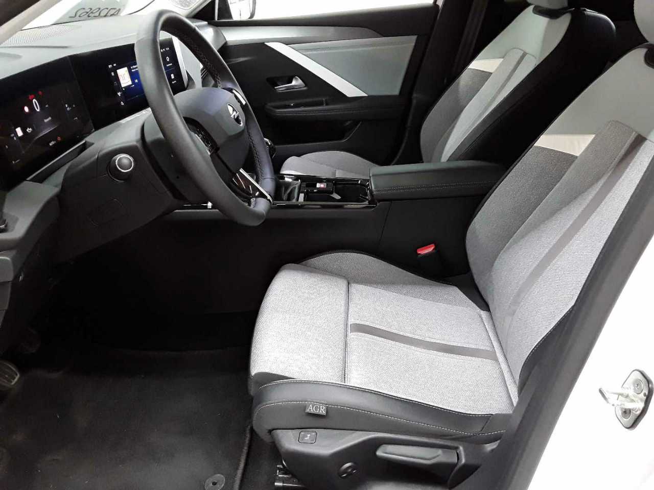 Opel Astra 1.2 Turbo Elegance 7