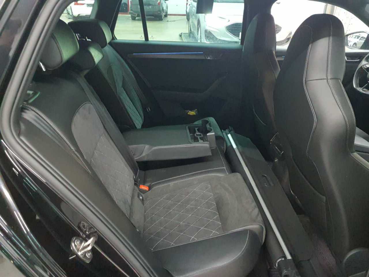 Skoda Superb Combi 1.4 TSI iV DSG Sportline 13