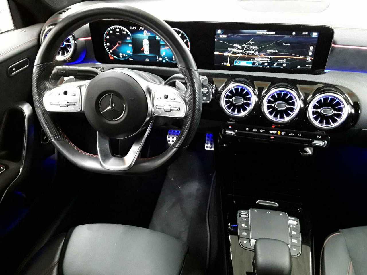 Mercedes-Benz CLA 250 7G-DCT AMG Line 10