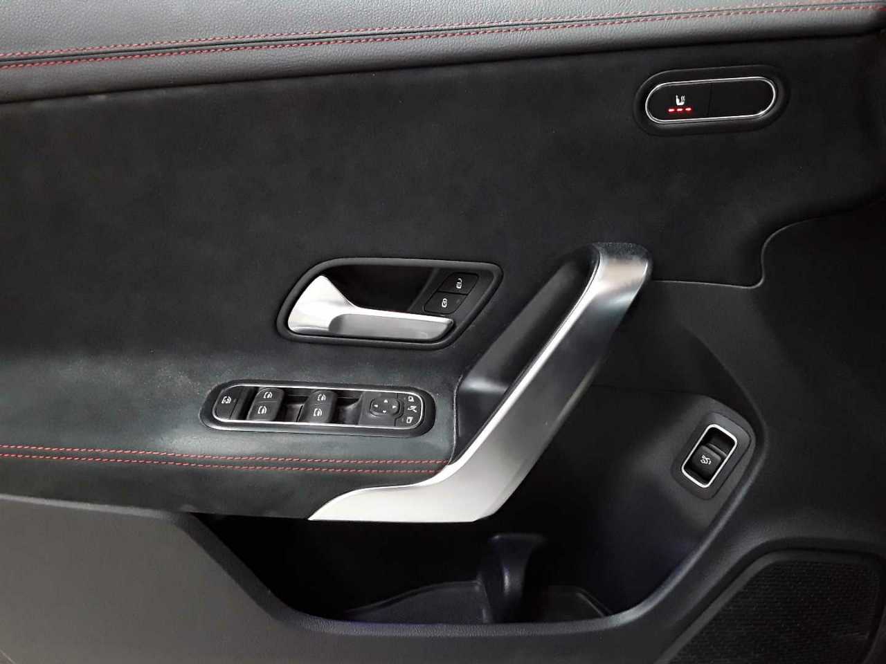 Mercedes-Benz CLA 250 7G-DCT AMG Line 17