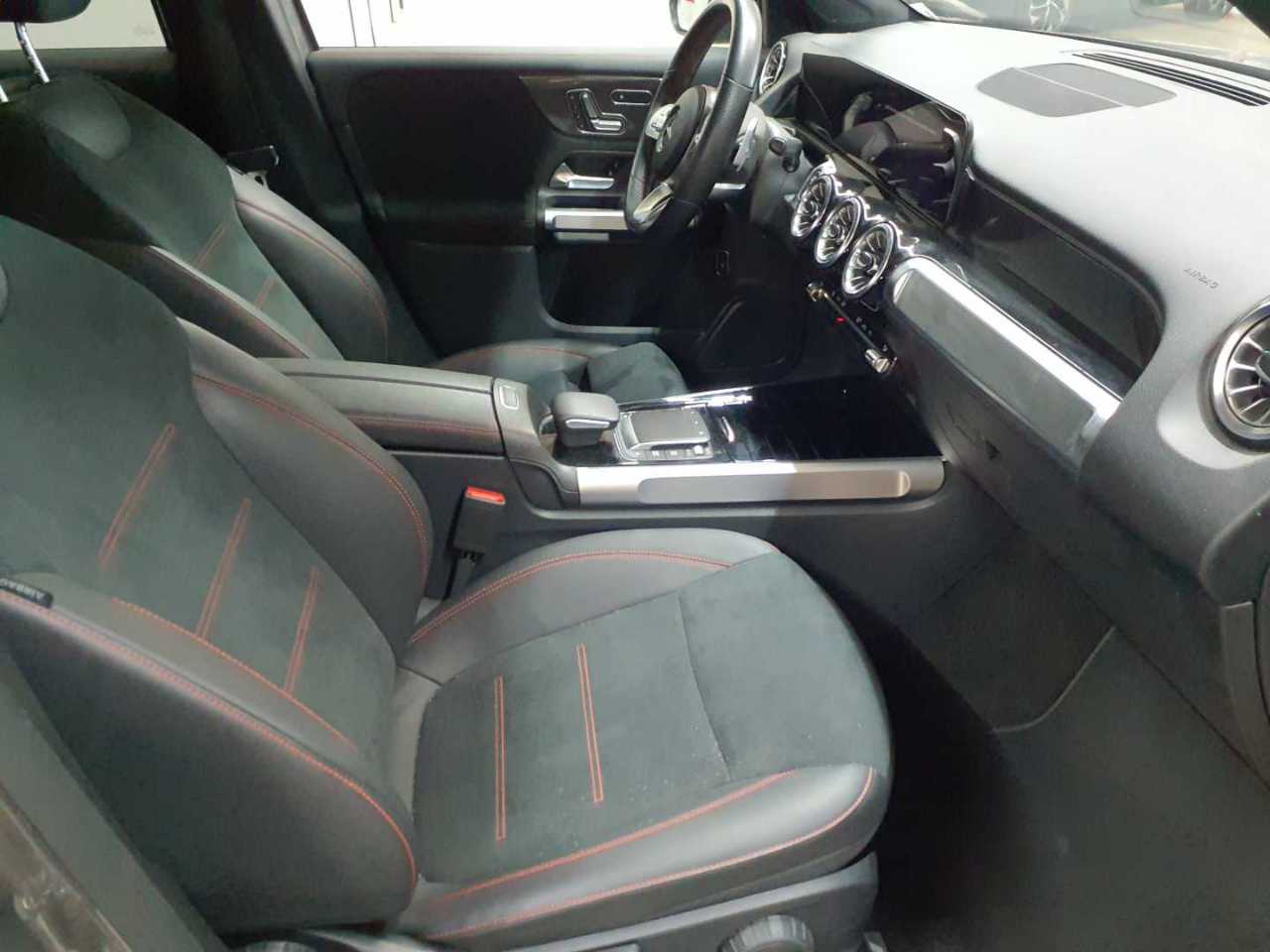 Mercedes-Benz GLB 220 d 8G-DCT AMG Line 8