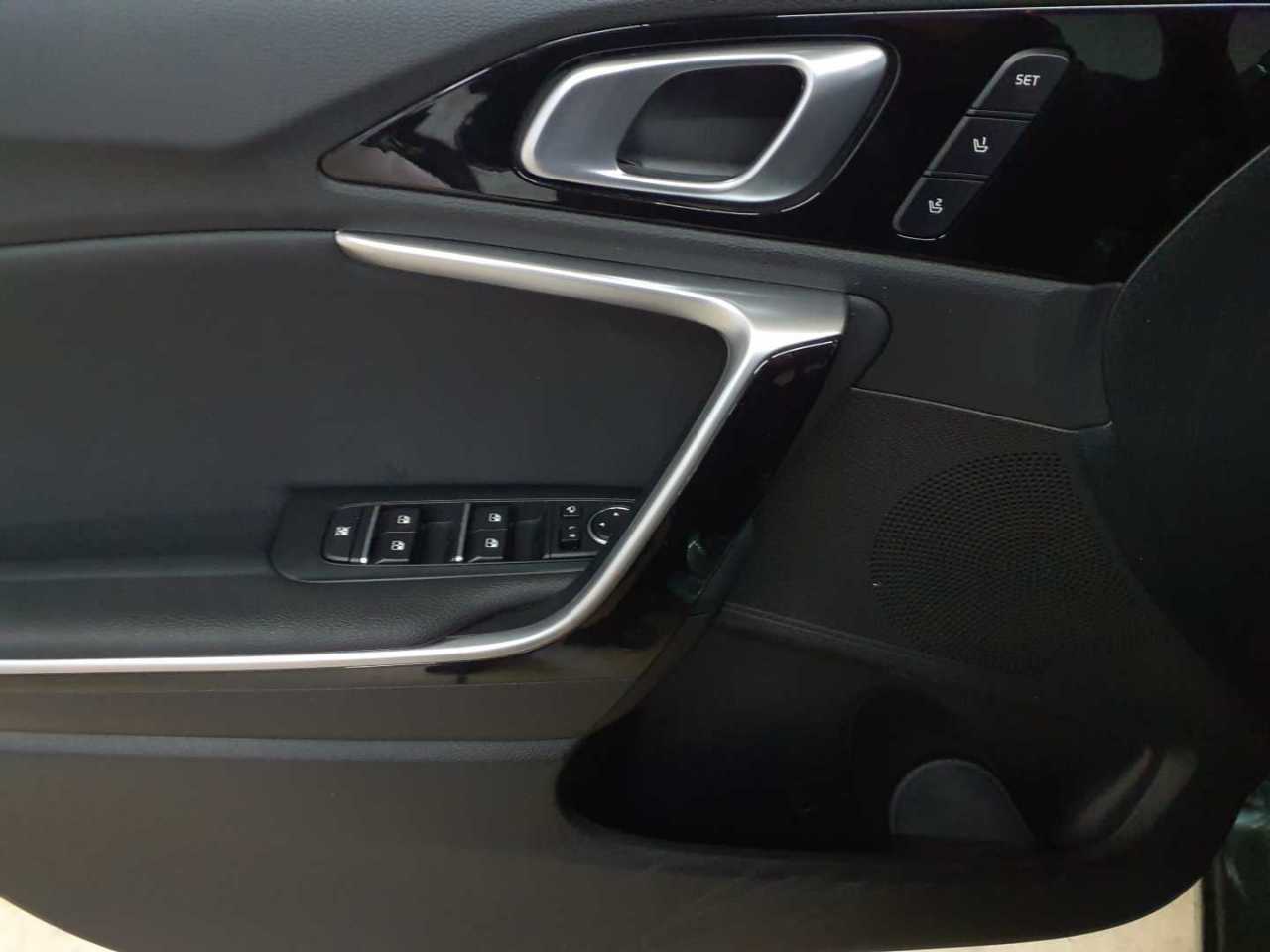 Kia Ceed SW 1.6 GDI DCT OPF Plug-in-Hybrid Platinum 19