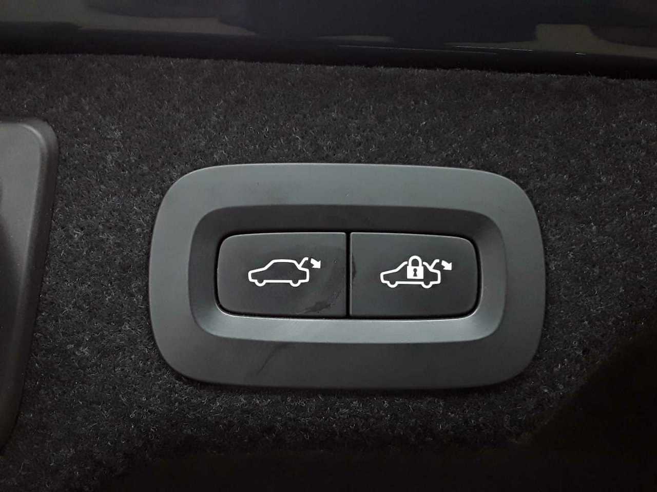 Volvo S90 T8 Recharge AWD Geartronic Inscription 19