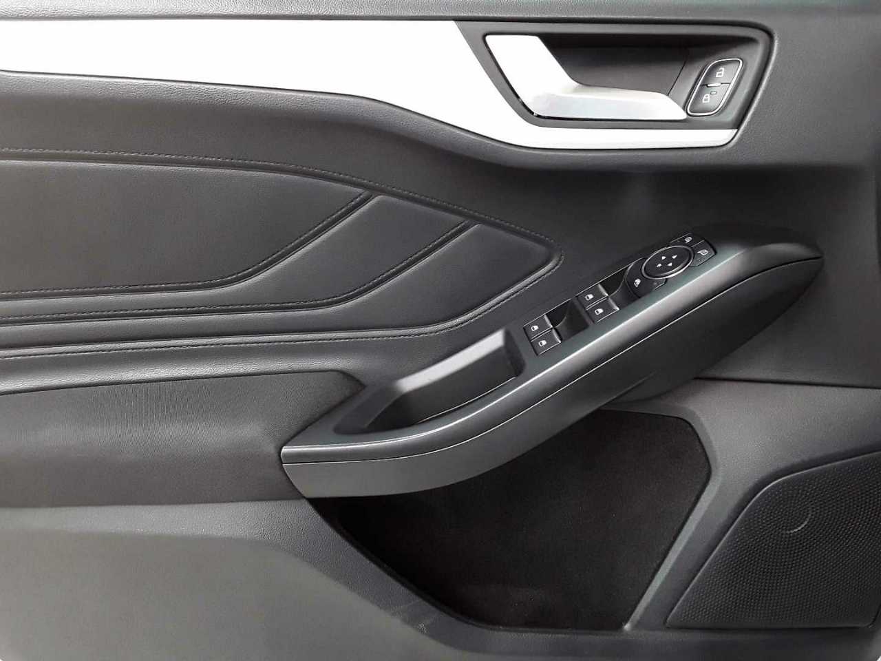 Ford Focus Turnier 1.0 EcoBoost Start-Stopp-System COOL&CONNECT 16