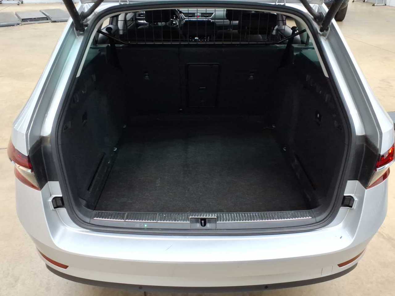 Skoda Superb Combi 2.0 TDI DSG Style 15