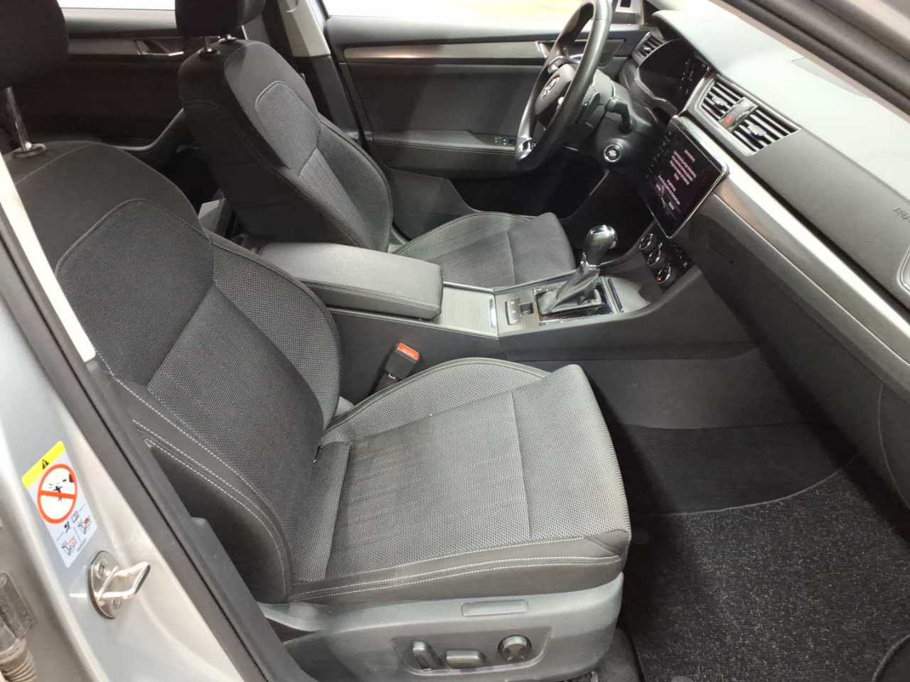 Skoda Superb Combi 2.0 TDI DSG Style 8