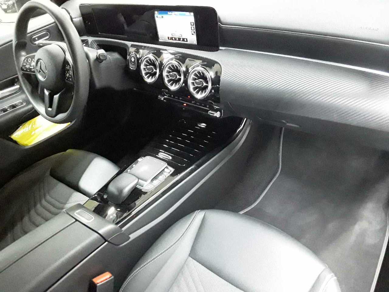 Mercedes-Benz A 250 e 8G-DCT Style 9