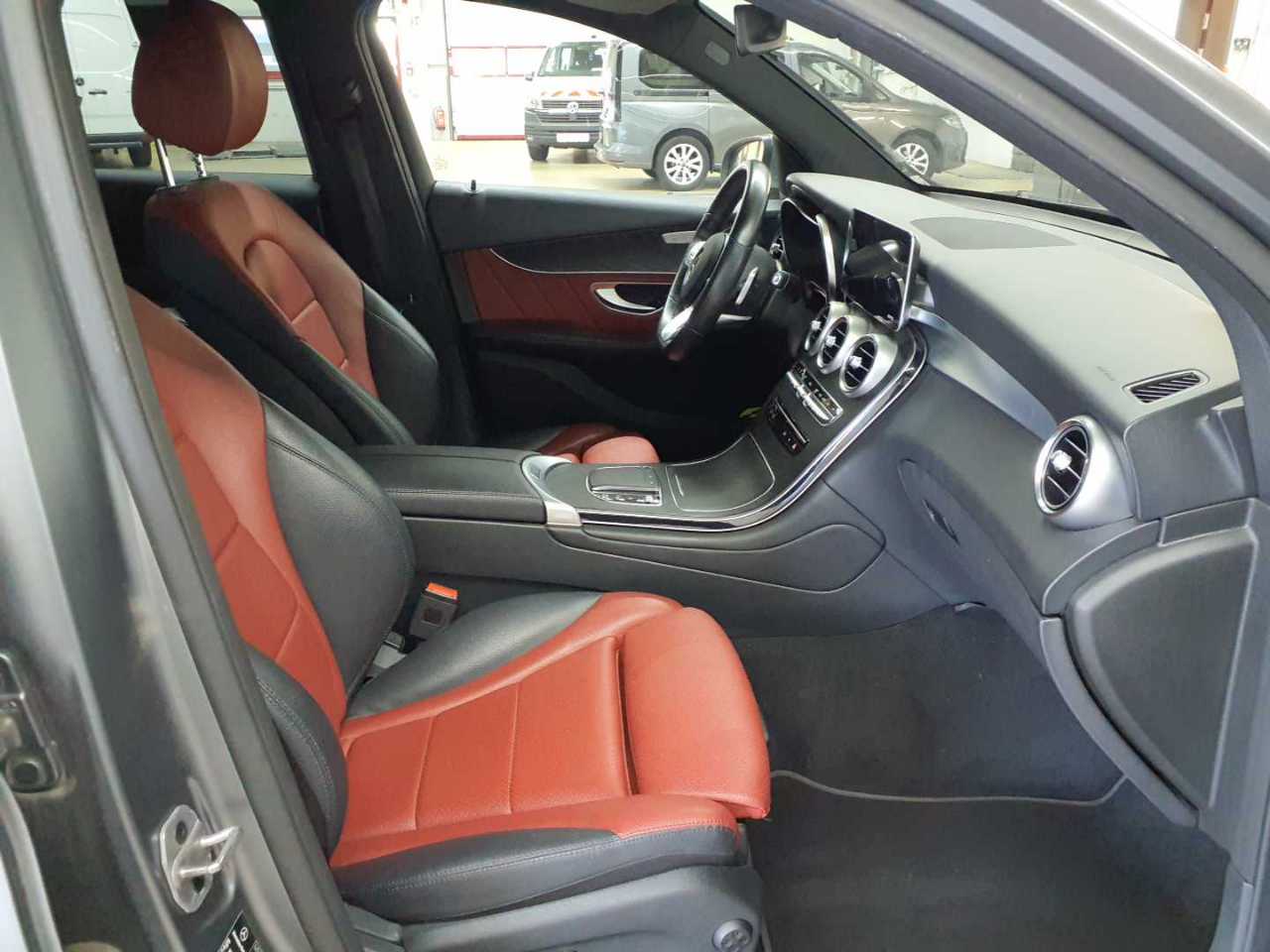 Mercedes-Benz GLC 220 d 4Matic 9G-TRONIC AMG Line 7