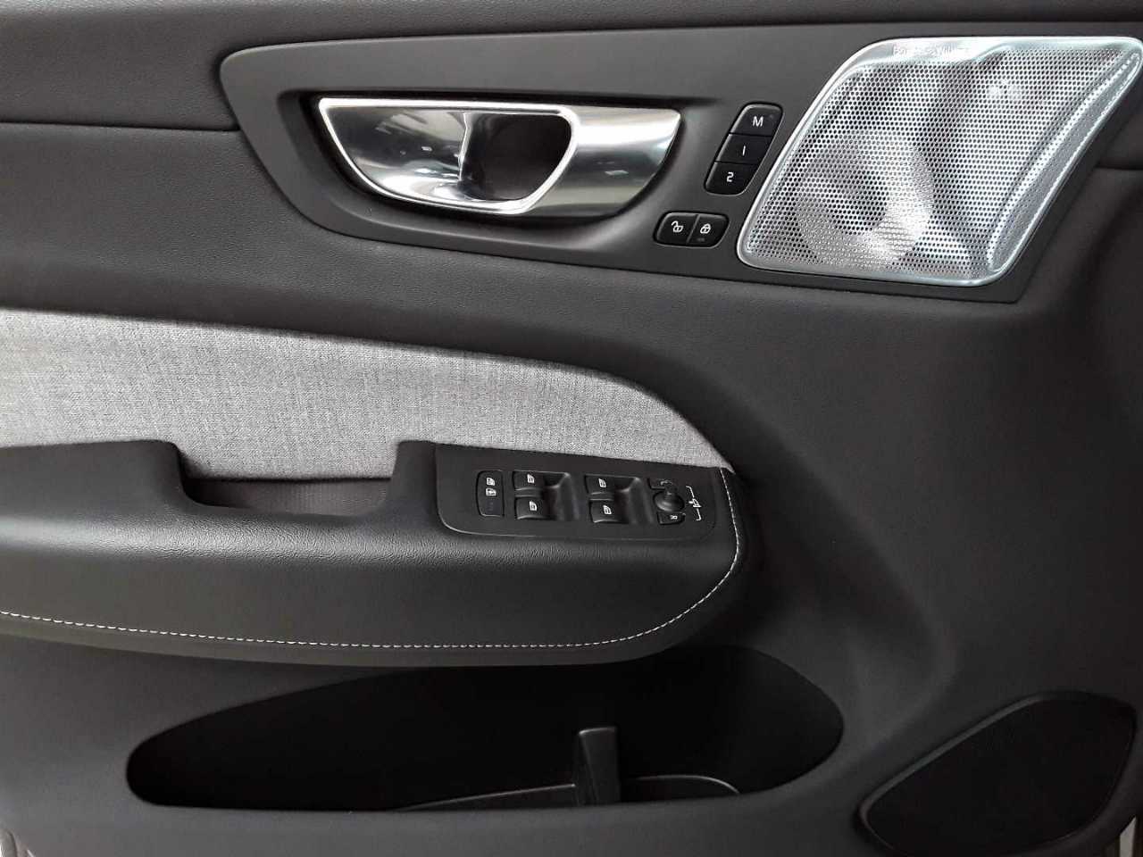 Volvo XC60 T8 AWD Recharge Ultimate Dark 17