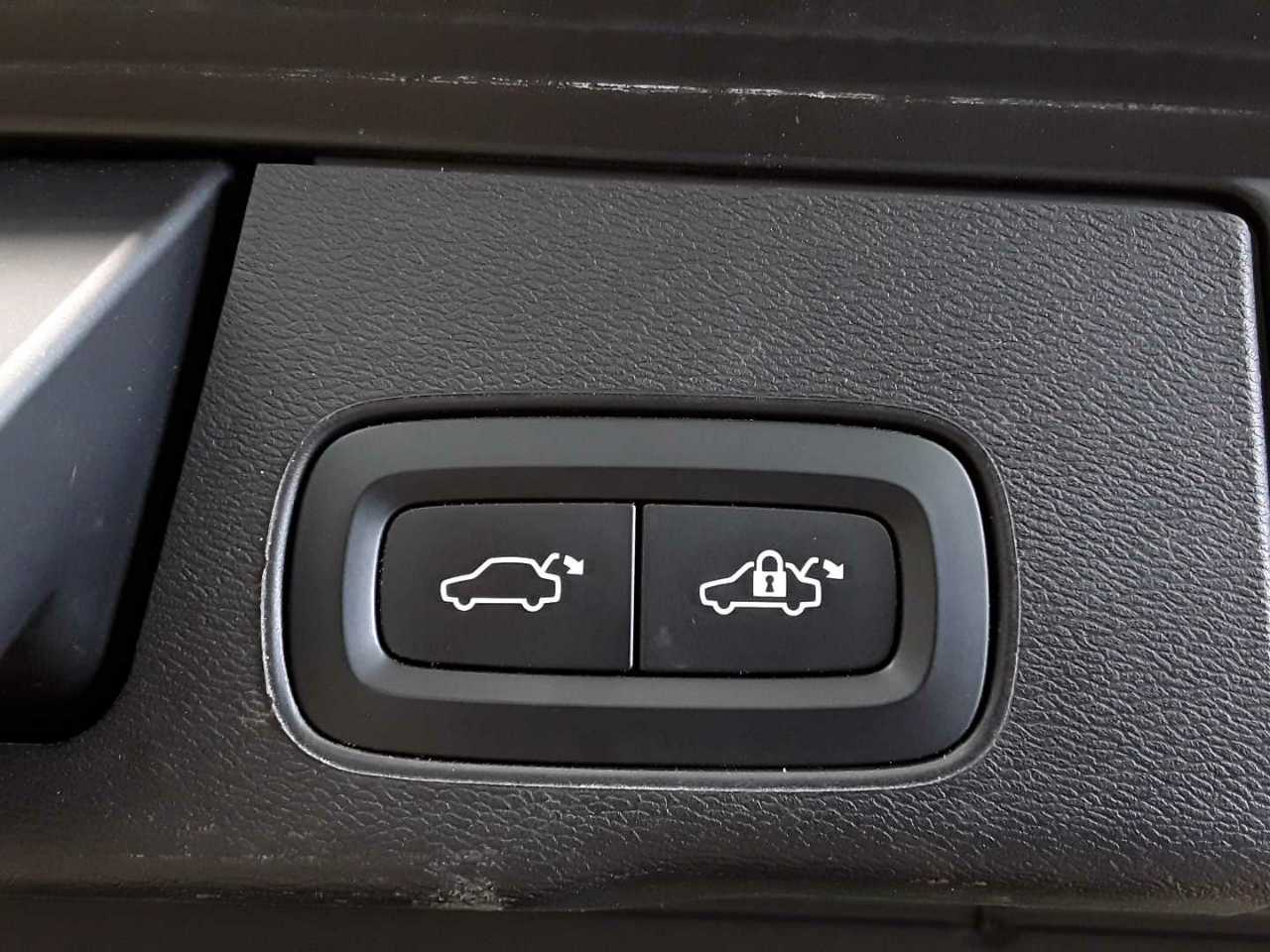 Volvo XC60 T8 AWD Recharge Ultimate Dark 19