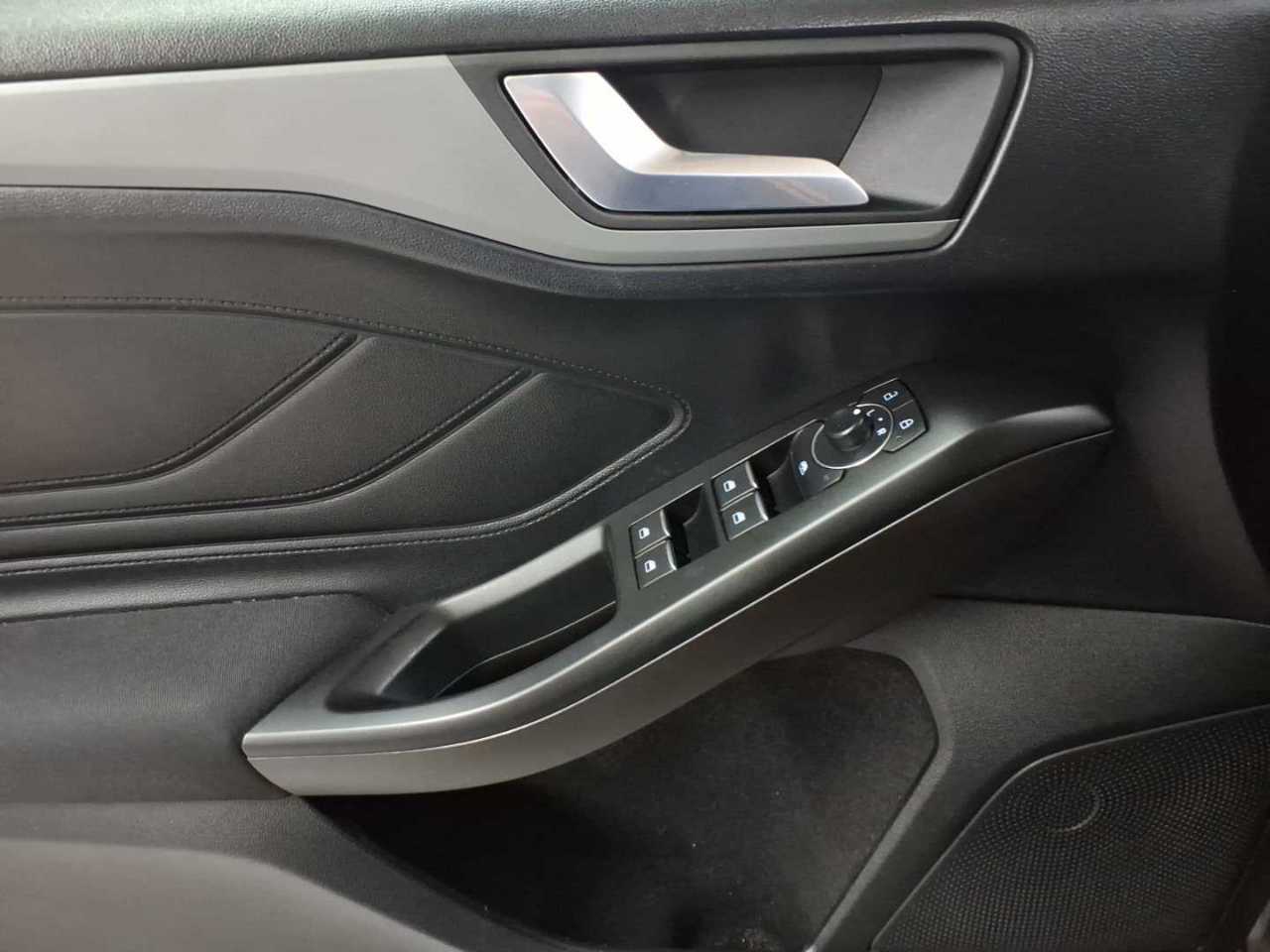 Ford Focus Turnier 1.5 EcoBlue Start-Stopp-System COOL&CONNECT 18