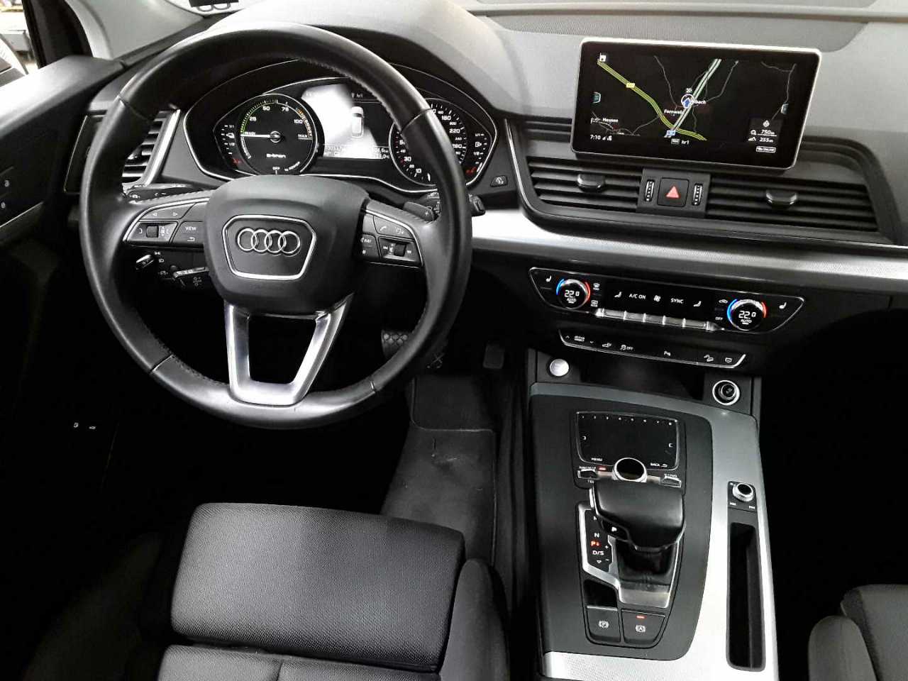 Audi Q5 50 TFSI e quattro S tronic sport 10