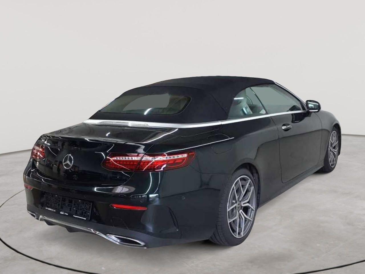 Mercedes-Benz E 220 d Cabrio 9G-TRONIC AMG Line 4
