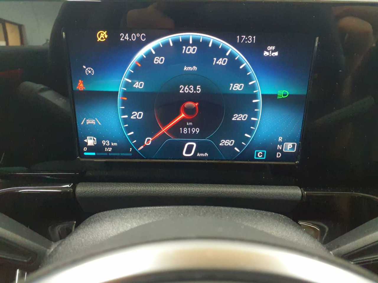 Mercedes-Benz GLA 200 7G-DCT Progressive 11