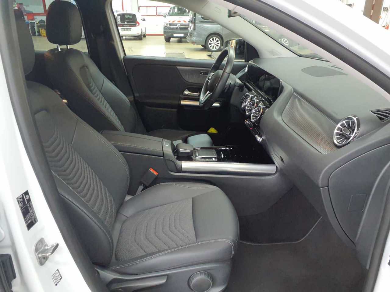 Mercedes-Benz GLA 200 7G-DCT Progressive 7
