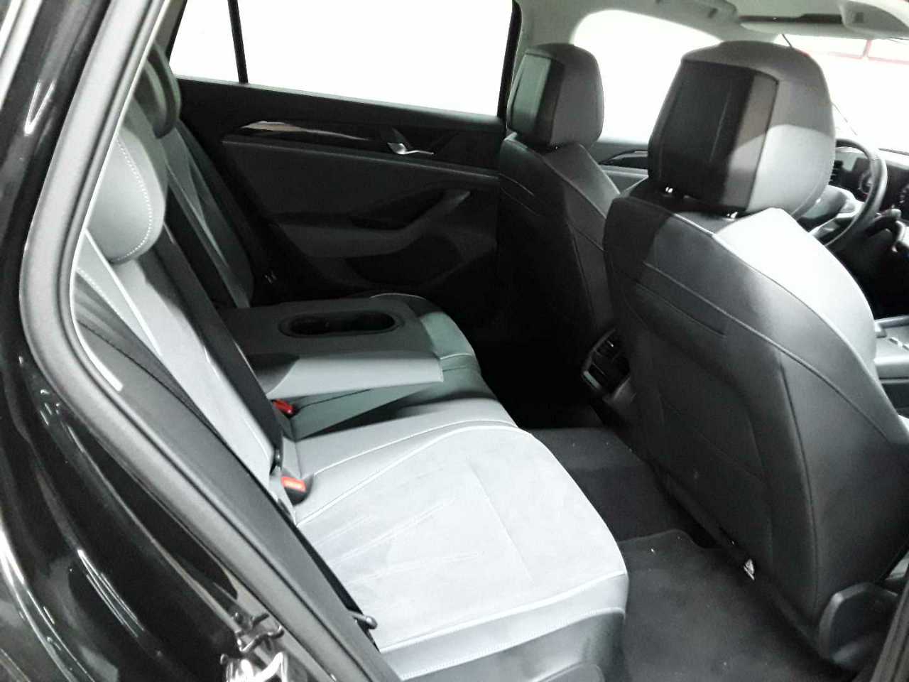 Vw Passat Variant 1.5 e-TSI OPF DSG Business 14
