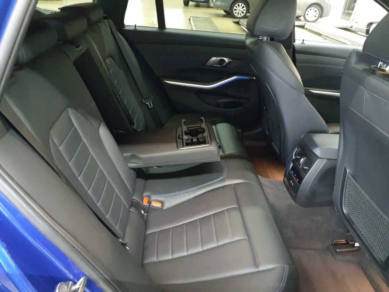 BMW M340i Touring xDrive 13