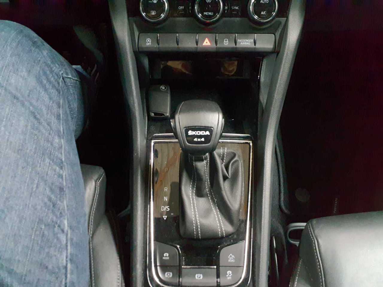 Skoda Karoq 2.0 TDI SCR 4x4 DSG Sportline 10